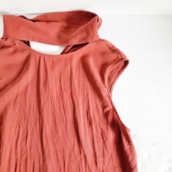 🎉HP🎉 THEORY Classic Slit Collar Rust Silk Top M - Picture 2 of 8